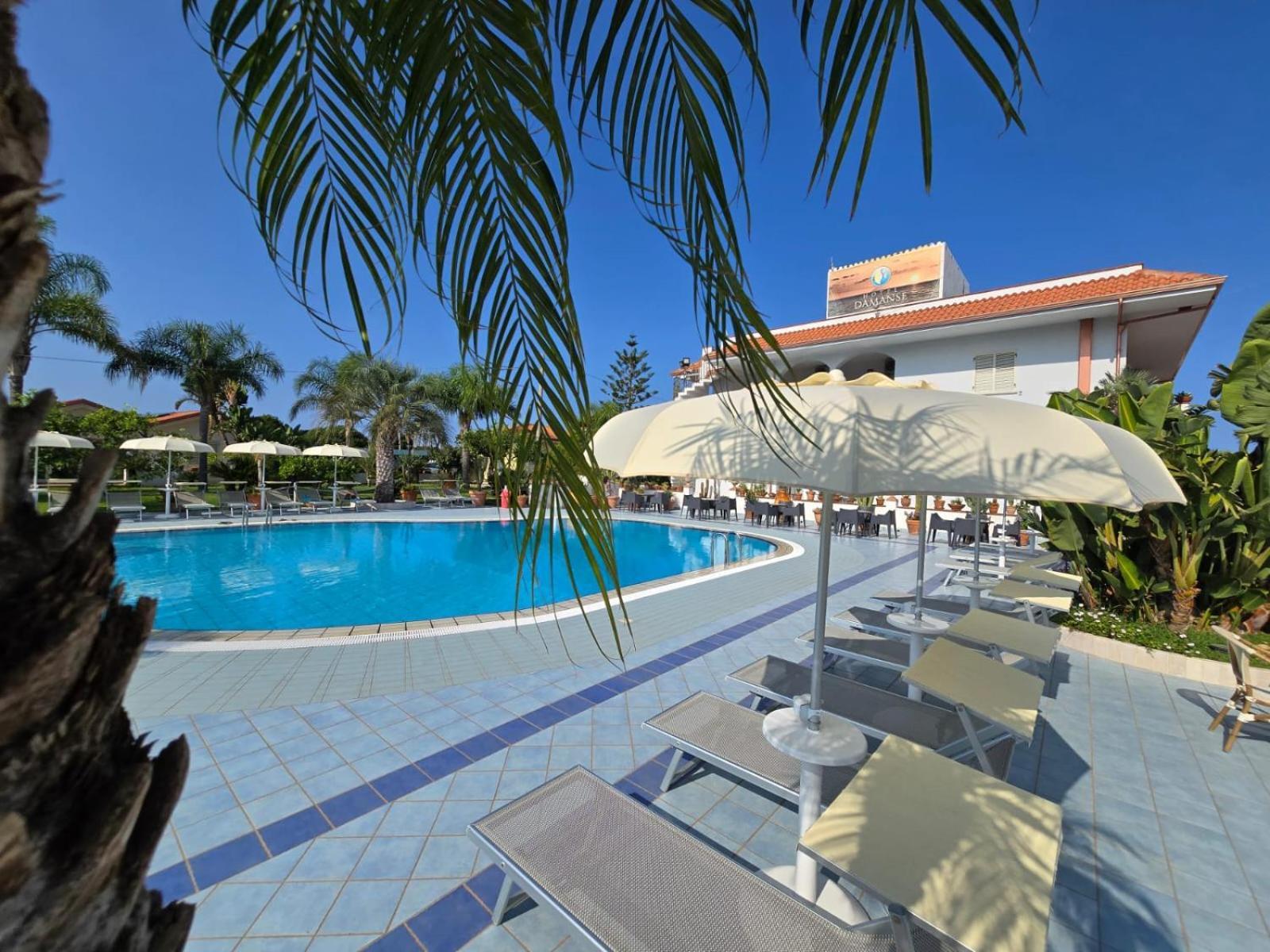 Hotel Damanse Санта Доменика Екстериор снимка