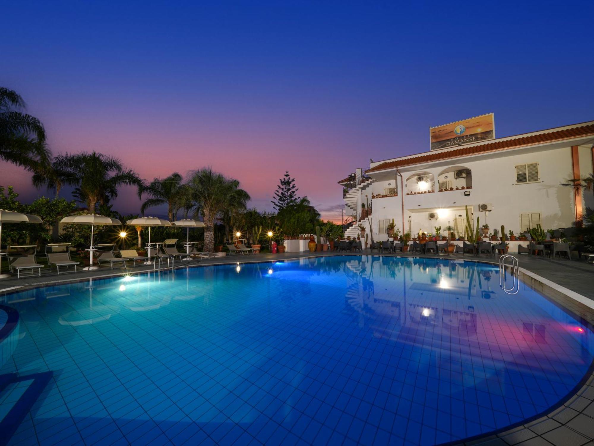 Hotel Damanse Санта Доменика Екстериор снимка