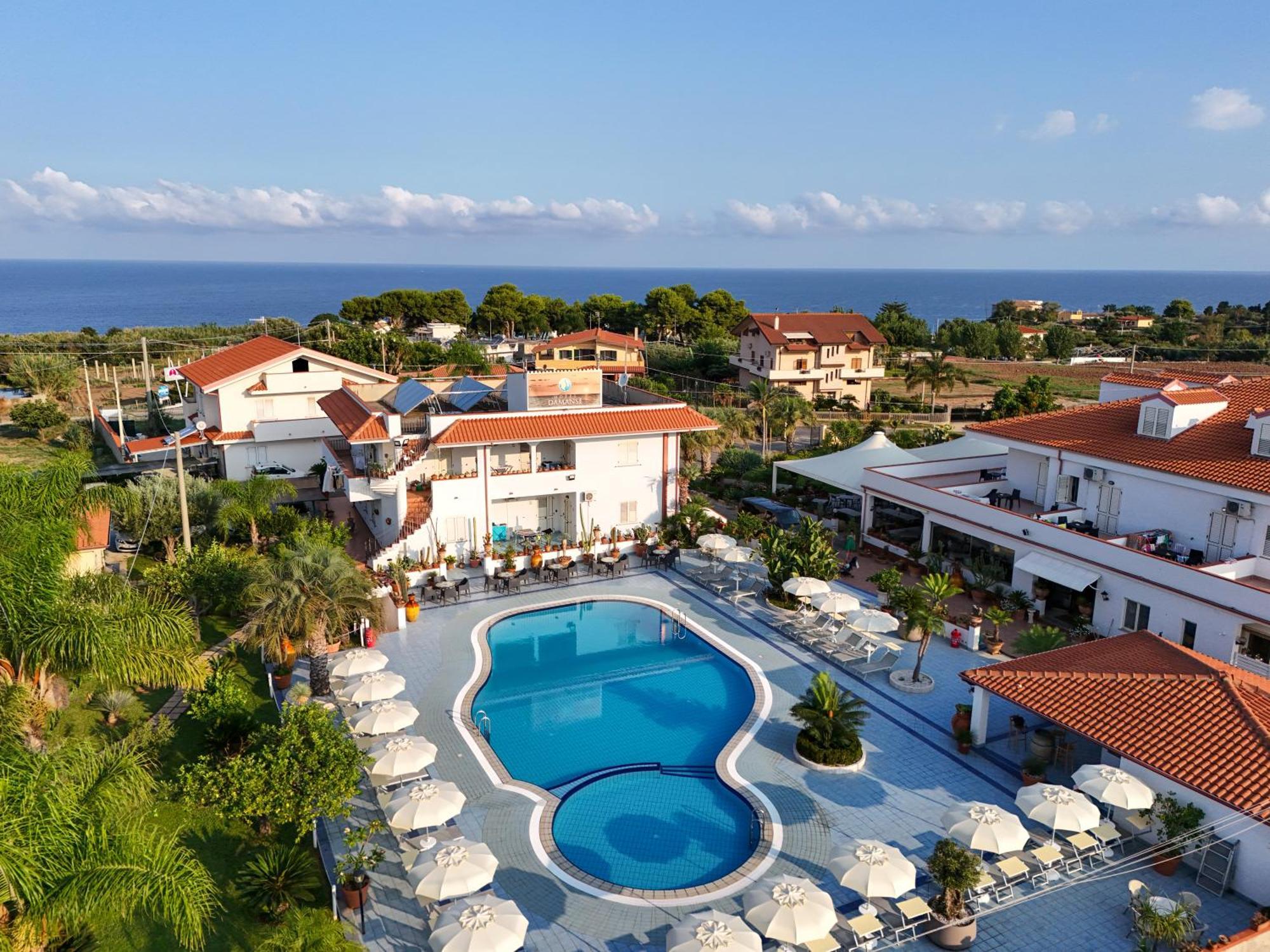Hotel Damanse Санта Доменика Екстериор снимка