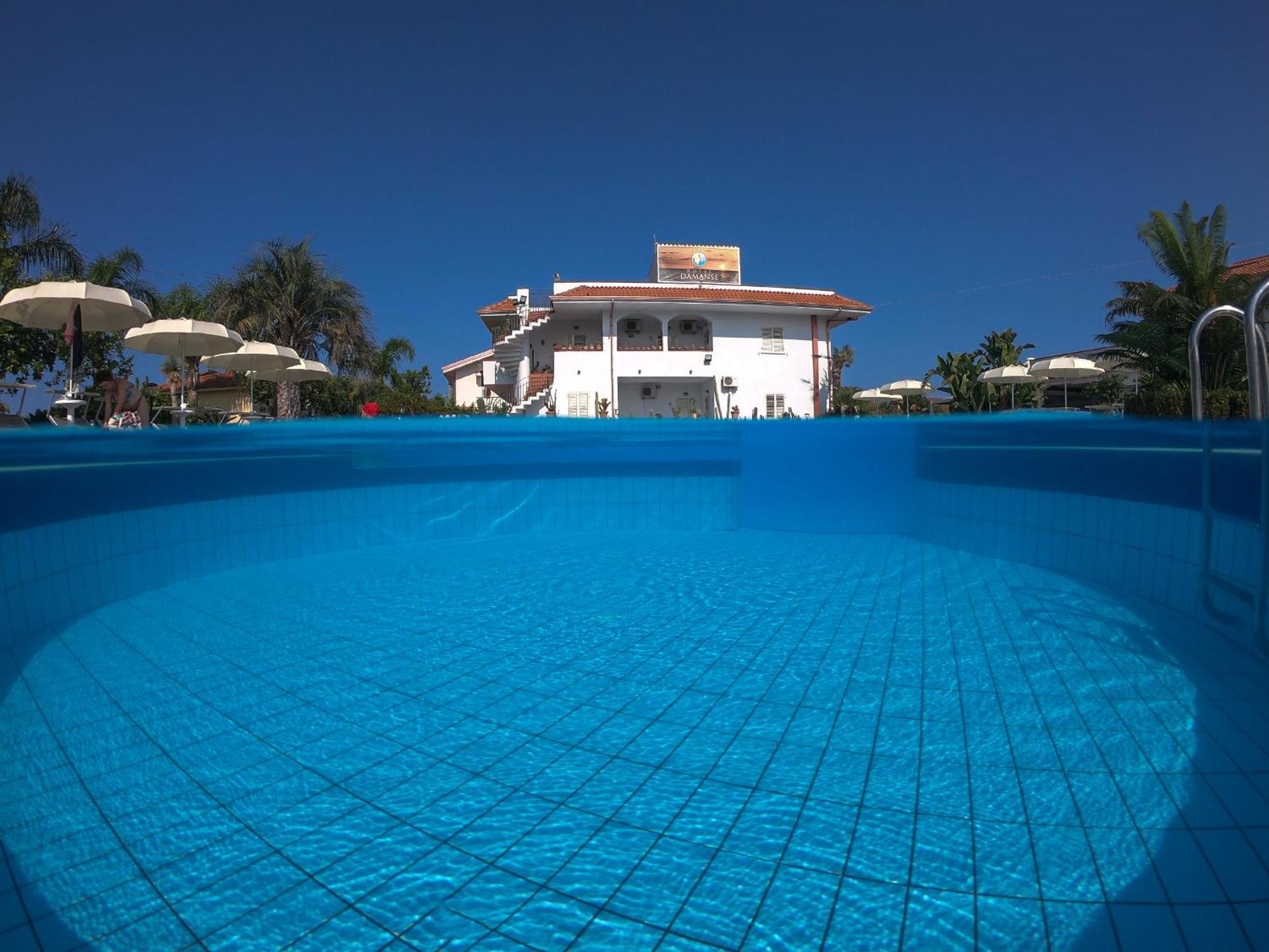 Hotel Damanse Санта Доменика Екстериор снимка