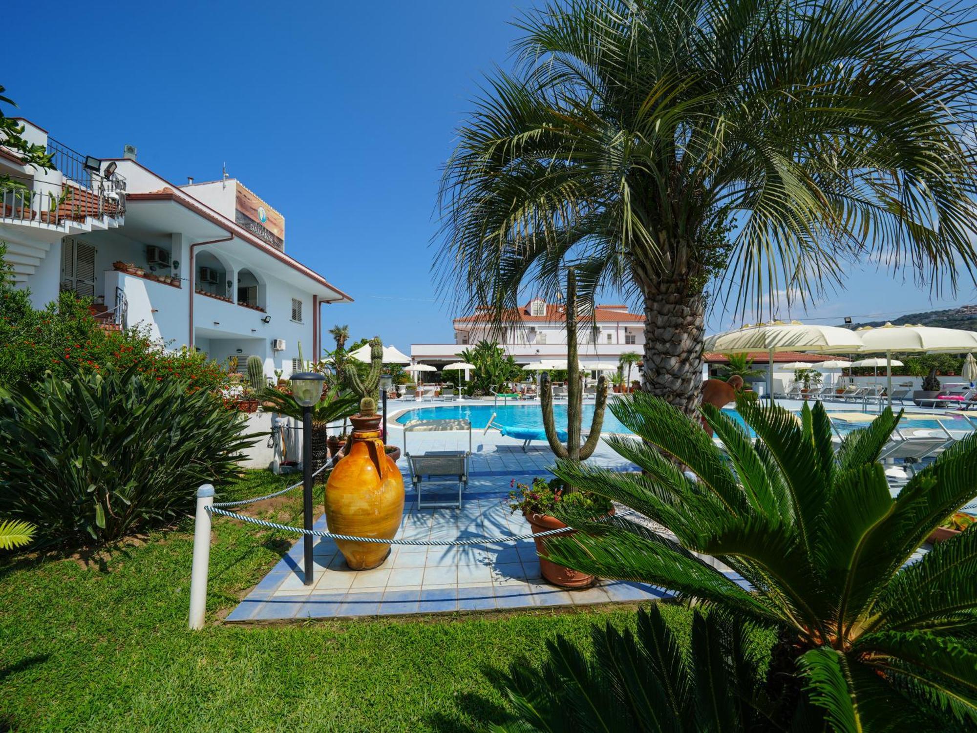 Hotel Damanse Санта Доменика Екстериор снимка